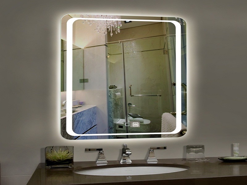 Kính soi phòng tắm đẹp trở thành xu hướng thiết kế nội thất phòng tắm hiện nay. Từ các mẫu kính soi đơn giản đến các mẫu kính soi hoa văn đều mang đến vẻ đẹp tinh tế và sang trọng cho không gian tắm. Trong không gian nhà tắm, kính soi còn giúp cho người sử dụng tận dụng ánh sáng tự nhiên hơn.