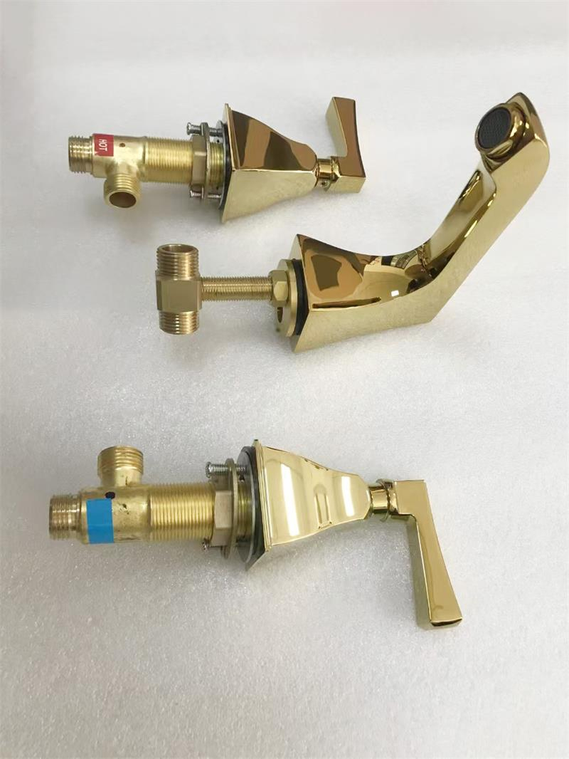 Vòi chậu Lavabo Swass SV-137Y ( 3 chân,vàng bóng)